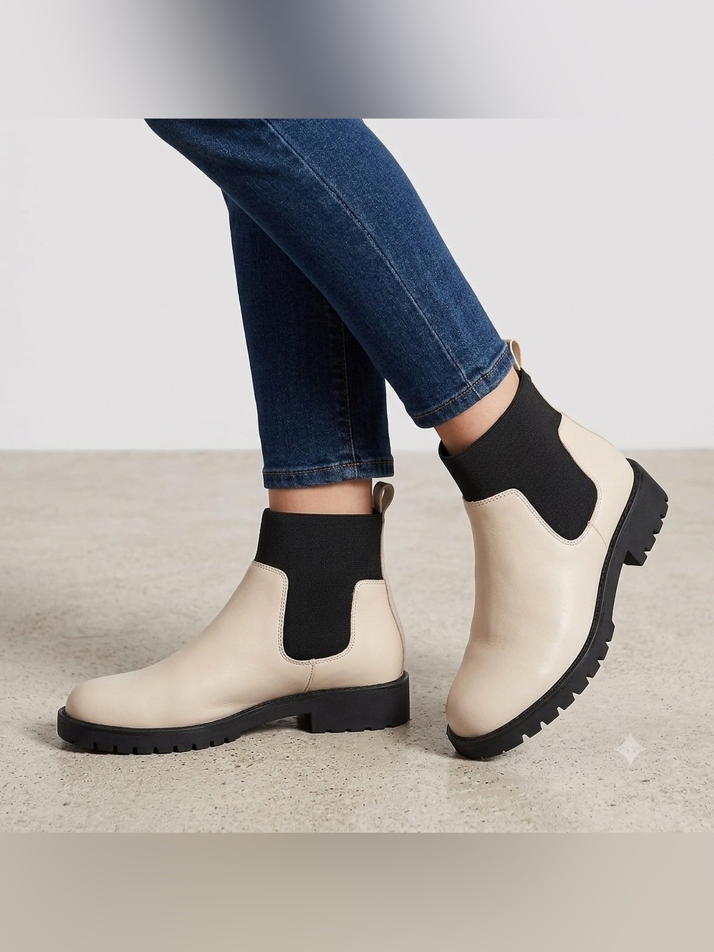 NWOB coconuts 🥥 by Matisse Chelsea Ankle Rain 🌧️ Boots in Cream and Black size 9